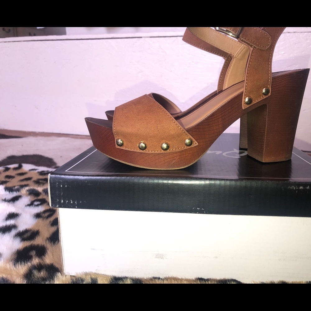 Heels - Picture 2 of 3